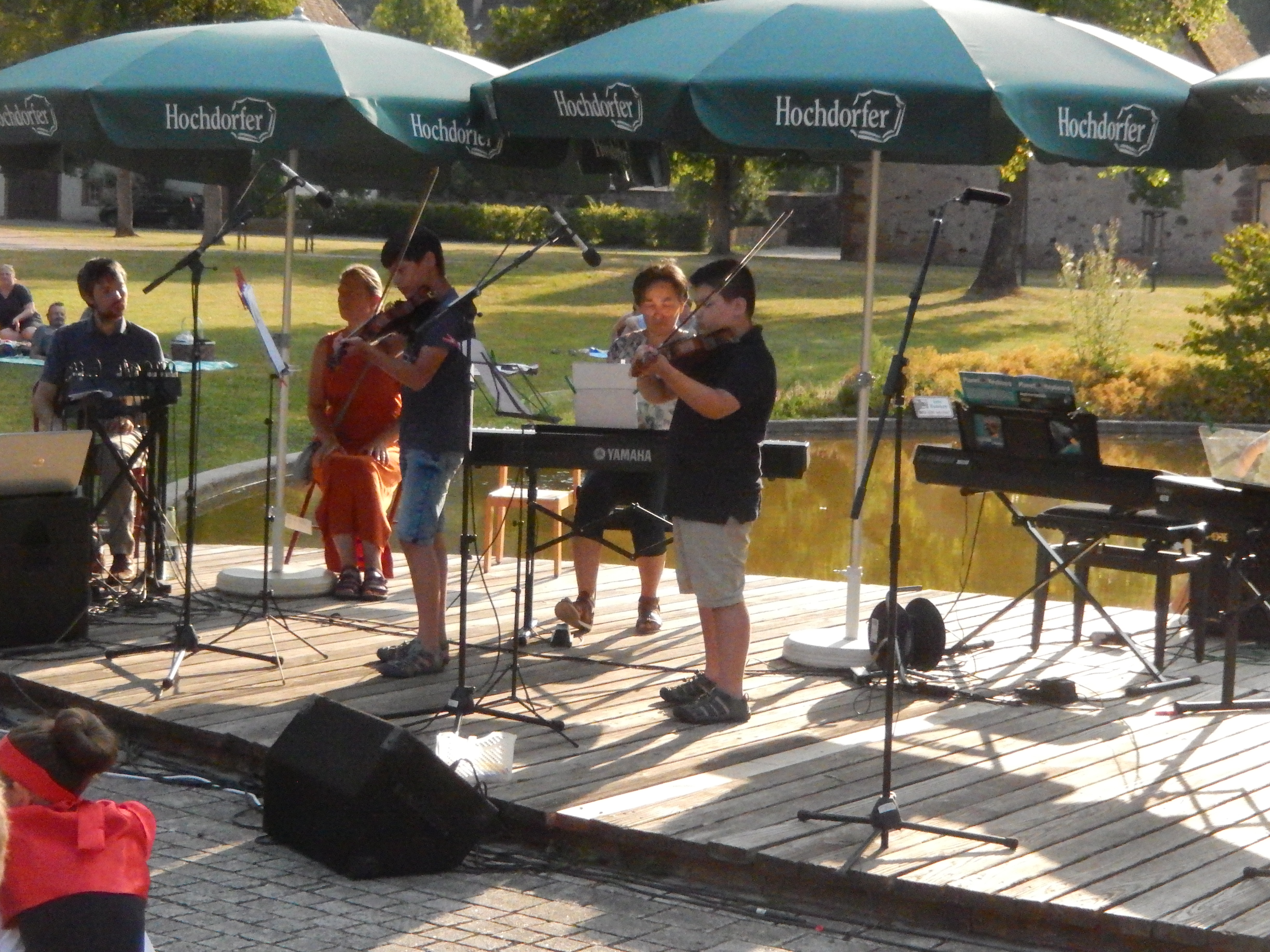  Talentbühne am See. Zwei Violinen. 